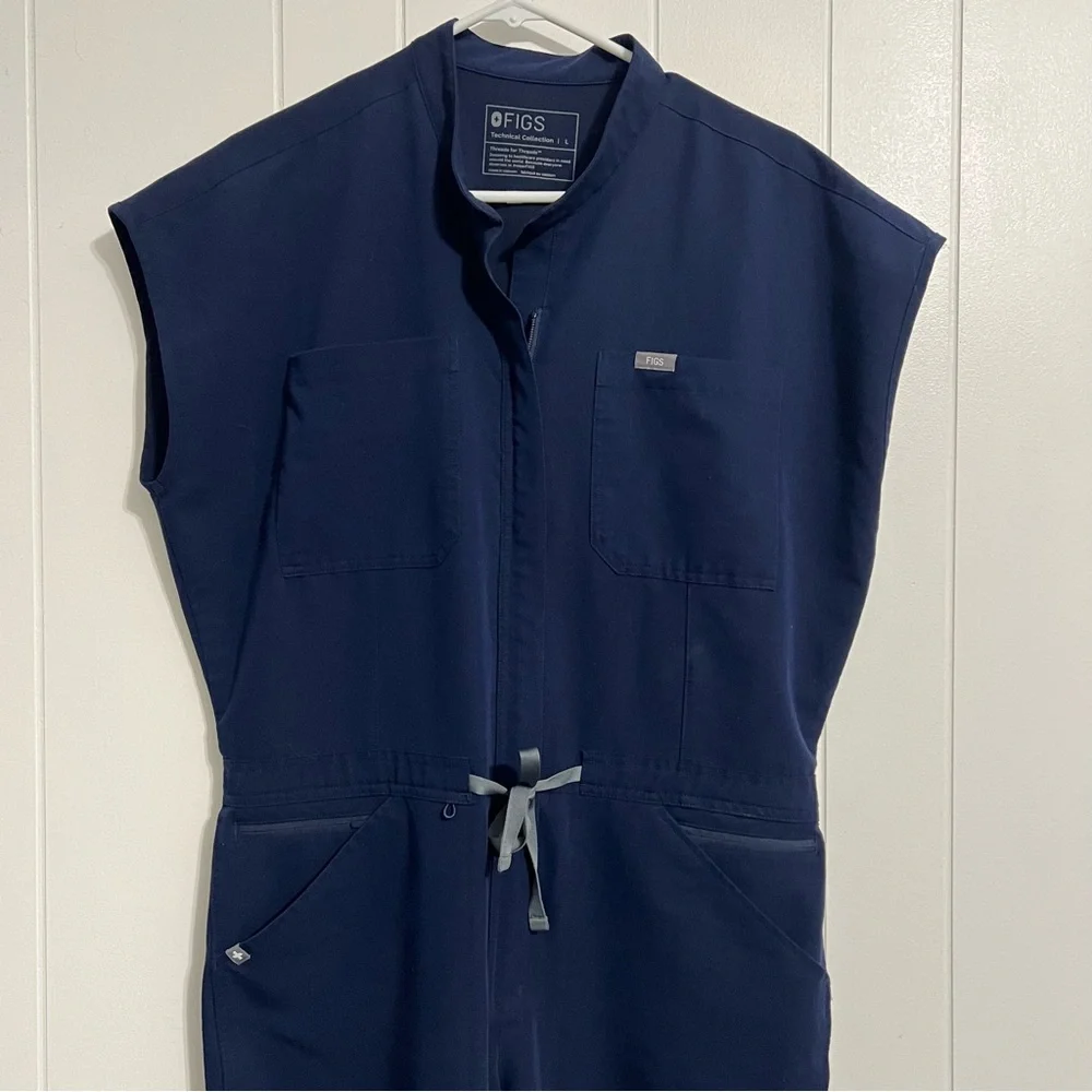 Figs Rafaela Cargo Scrub Jumpsuit Size Large - Picture 3 of 6